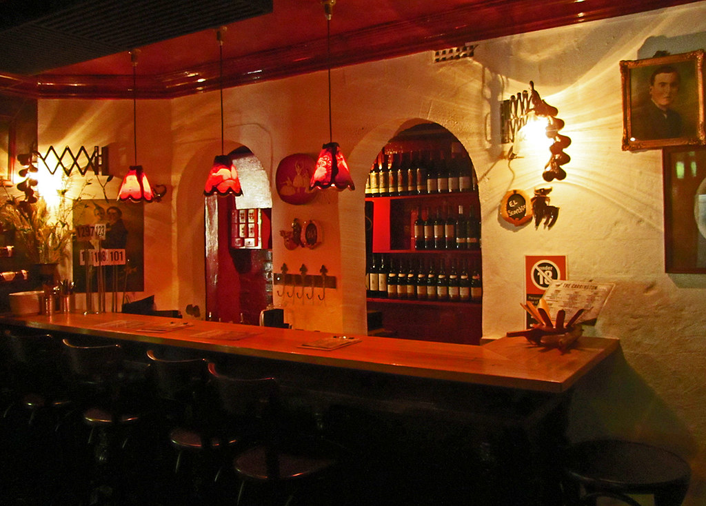 A cosy, warmly lit bar for an intimate evening in Phuket
