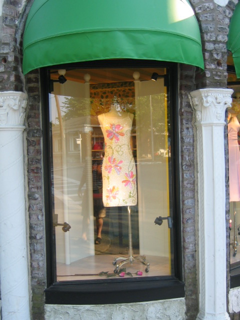 A cocktail dress, an easy choice for a smarter Phuket dinner date or rooftop bar