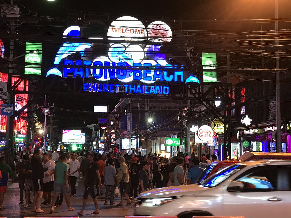 What to Wear in Phuket: Nightlife & Dinner-Date Dress Codes (2026)