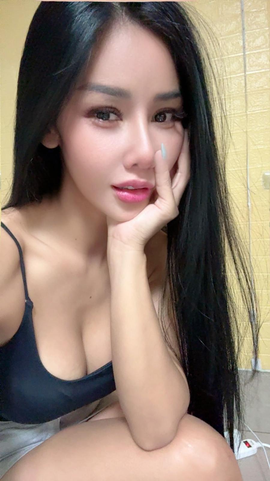 Aura — Female escort in Phuket
